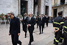 В Кафедральном соборе Милана началась церемония похорон Берлускони