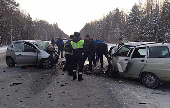 Три человека погибли в результате ДТП с грузовиком в Тюменской области