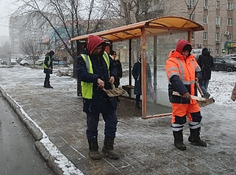 Противогололедные реагенты начали применять на дорогах Ростова