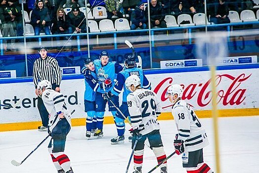 Хоккей: «Сибирские снайперы» вновь одолели челябинских «Белых медведей»