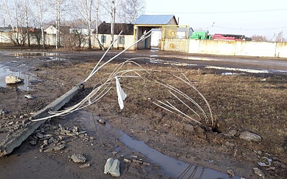 В Сараях москвич на Audi сбил столб и скрылся