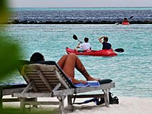 Российским туристам на Мальдивах пришлось бежать с «локального» острова