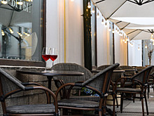 Собянин назвал компромиссным разрешение посещать кафе с отрицательным тестом на Covid‑19