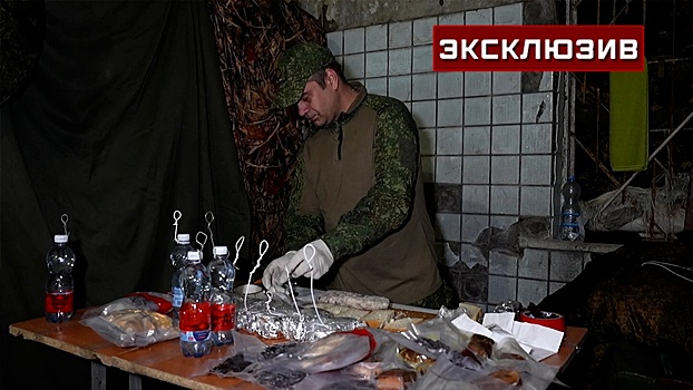 Операторы дронов доставили российским штурмовикам еду с неба и на колесах