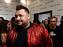 Музыкант Сергей Жуков поддержал спортсменов РФ с помощью снежка