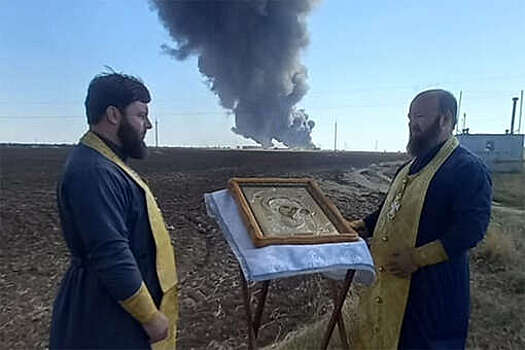 Волгодонская епархия сообщила о проведении молебна рядом с пожаром в Пролетарске