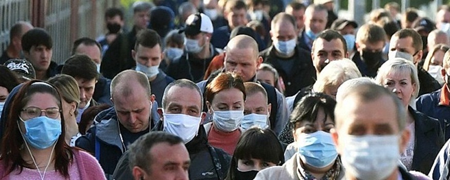 Россияне снова вспомнили о масках из-за новых штаммов COVID-19