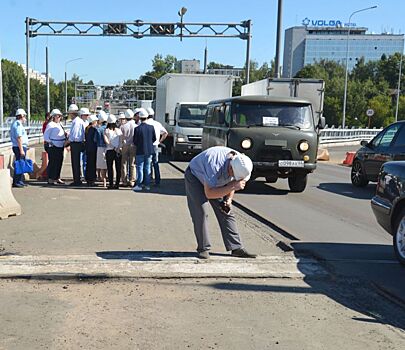 Общественники на мосту вскричали, почему он крошится