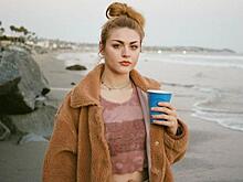 «Напоминает отца»: дочь Курта Кобейна исполнила новую песню под гитару