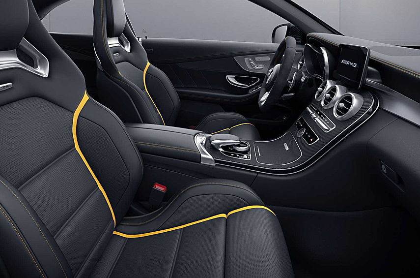 Техника стандартная: на C 63 S 4,0-литровый наддувный V8 выдаёт 510 лошадиных сил, на E 63 S — 612 сил. Коробка передач — девятиступенчатый автомат