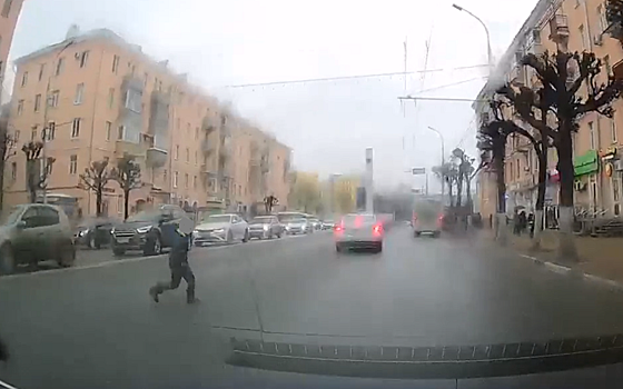 Рязанцы опознали в перебегавшем Первомайский проспект подростке серийного нарушителя