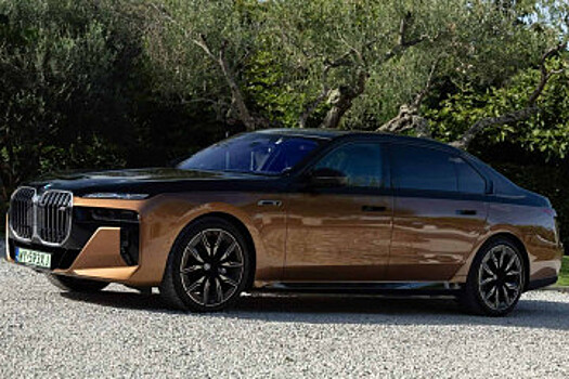 BMW i7 M70 прибыл в Словению с двухцветной окраской и фирменными колесами M