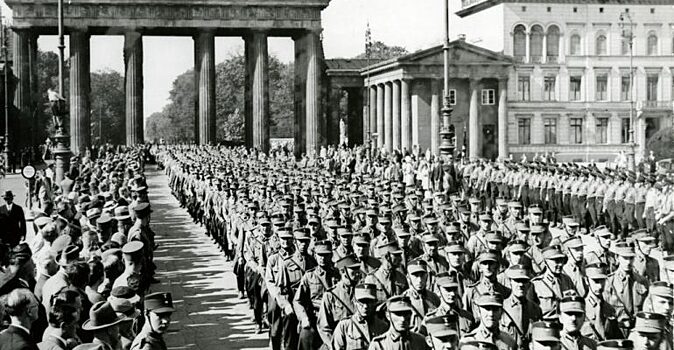 Солдаты США и Британии шли с русскими: как союзники провели парад в Берлине
