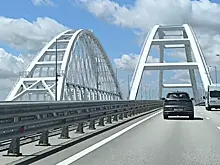 Движение автотранспорта по Крымскому мосту временно приостановили