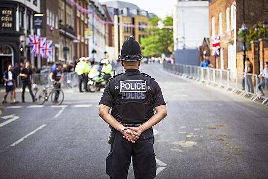Правоохранители в Великобритании установили личность потерявшего память мужчины в странной одежде