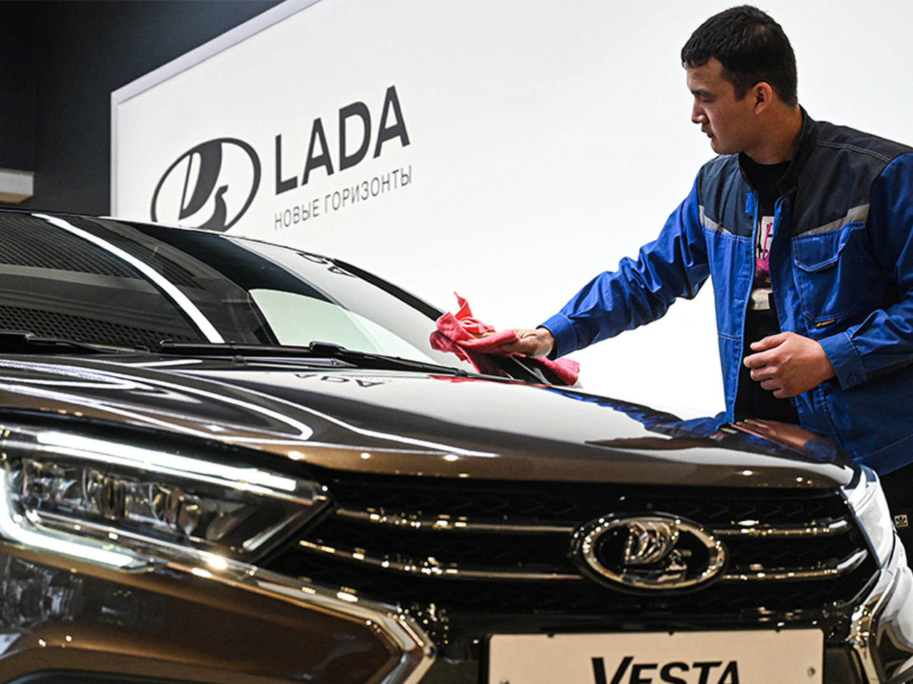 Новости автомира: Lada Vesta оснастят новым двигателем - Рамблер/авто