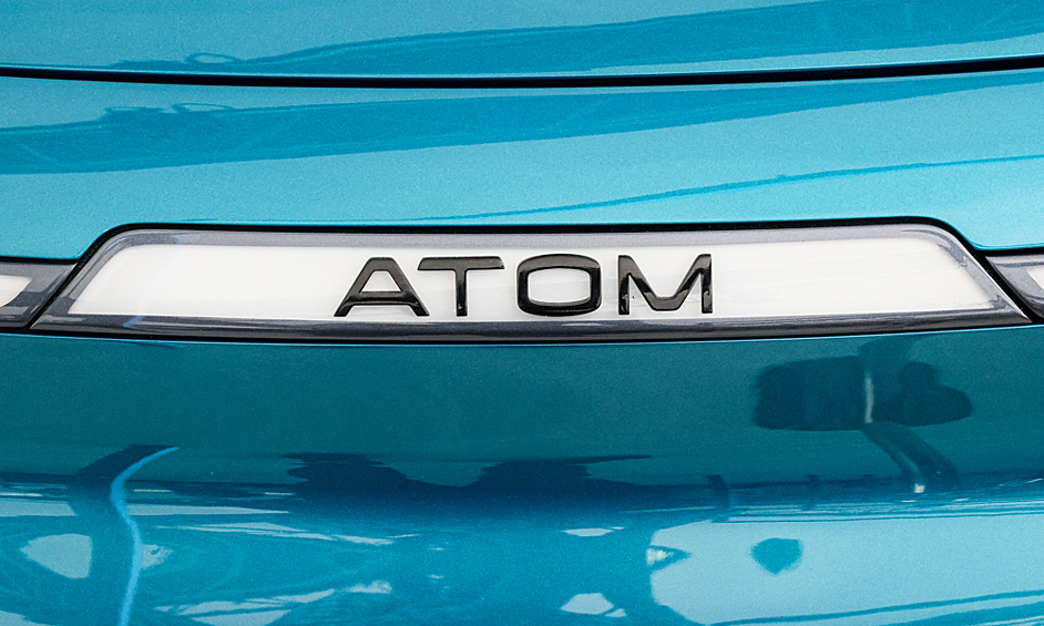 Логотип электромобиля "Атом"