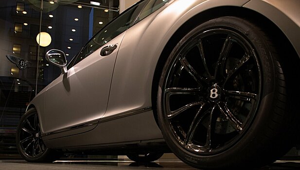 Mash: в Москве инспектора ДПС заподозрили в организации подставных аварий на Bentley