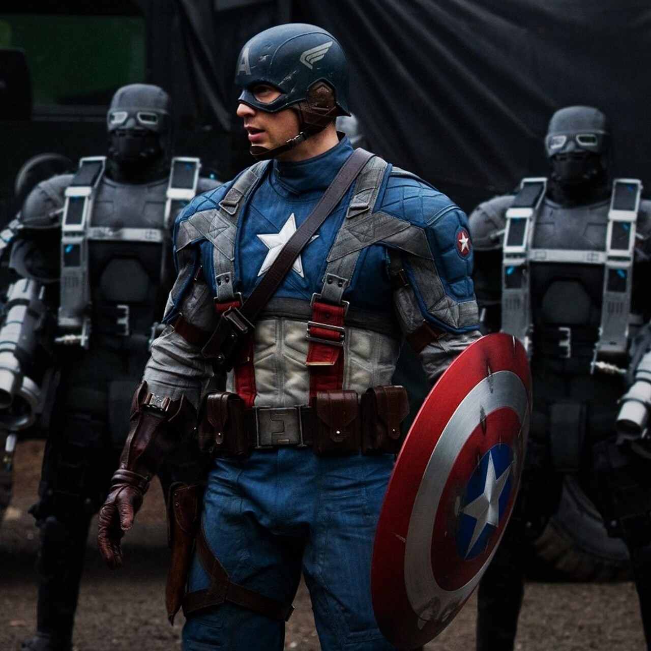 Кто играл первого мстителя. Кто играл первого мстителя. Фрэнк грилло кроссбоунс. Стив роджерс первый мститель. Кто играл первого мстителя.