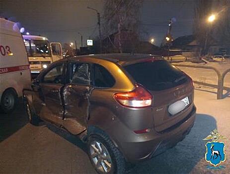 В Тольятти автомобилистка врезалась в автобус
