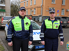 Сотрудники Госавтоинспекции Пскова организовали эвакуацию жильцов из горящей многоэтажки