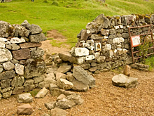 В Шотландии туристы снесли стену 500-летнего замка, чтобы сделать селфи