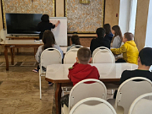 В Калужской области сотрудники полиции провели встречу с детьми, находящимися в пункте временного размещения граждан, прибывших из новых регионов Российской Федерации