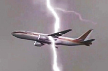 В самолет Стамбул-Казань попала молния