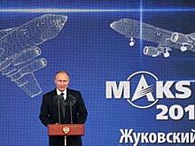 Путин осмотрел макет салона Sukhoi SportJet для спортсменов
