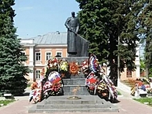 Российские дети осквернили памятник погибшим в Великой Отечественной войне