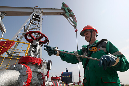 Российским нефтяникам резко подняли зарплаты