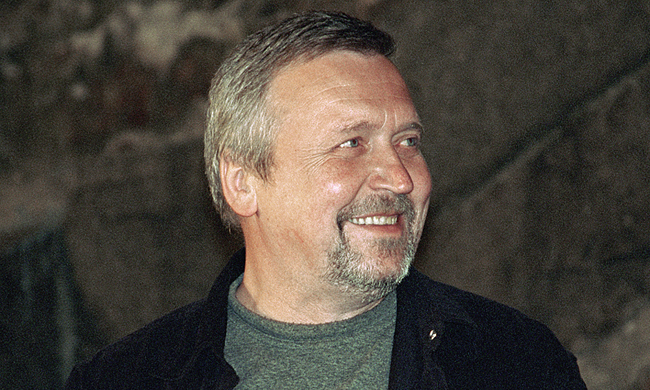 23 октября 2021 года в Санкт-Петербурге после продолжительной болезни скончался режиссер Александр Рогожкин. Рогожкин был создателем культового российского фильма «Особенности национальной охоты»