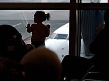 Семью российских туристов отказались пускать в самолет из-за комариных укусов дочери