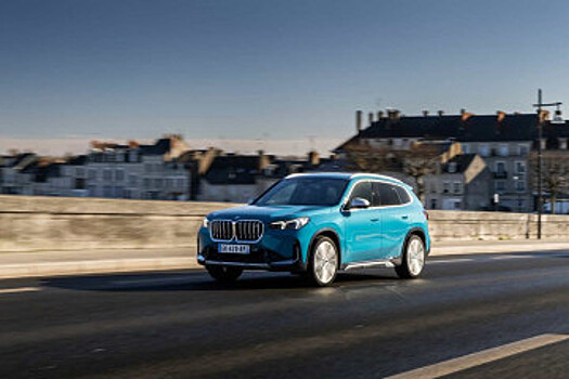 2023 BMW X1 в эксклюзивном цвете Blue Bay Lagoon