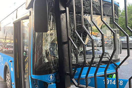 Автобус наехал на подземный переход в подмосковных Химках, пострадали 13 человек