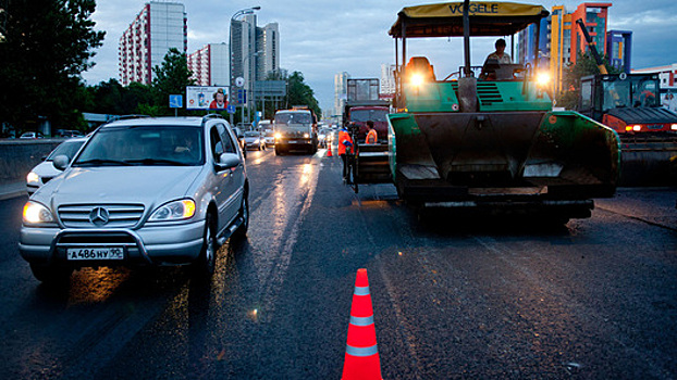 Российские дороги будут ремонтировать с помощью "скотча"