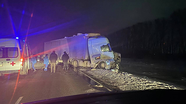 ДТП большегрузов произошло на кузбасской трассе