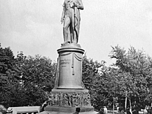 Главархив рассказал, как в Москве появился памятник писателю Александру Грибоедову