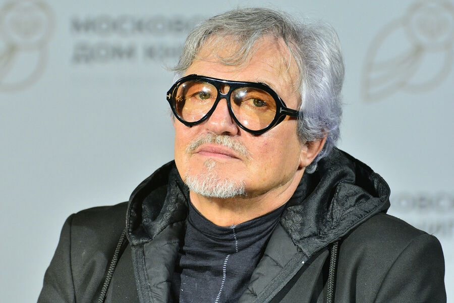 Телеведущий Дибров вышел в свет с нутрициологом Гусевой после развода