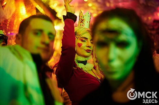 В тур по барам с Мефистофелем: как прошла ночь Хэллоуина в Омске