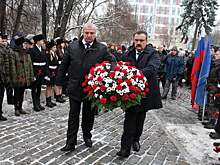 Более ста жителей Богородского возложили цветы к памятнику Рокоссовскому