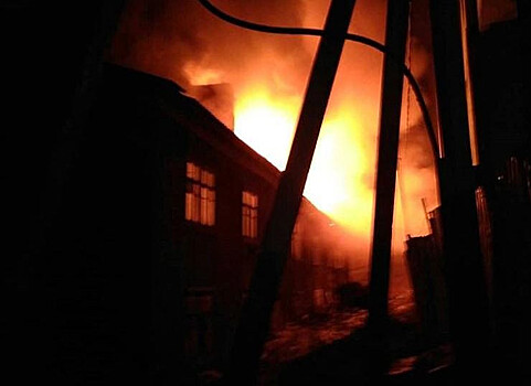 Крановщик спас строителей во время пожара на Камчатке