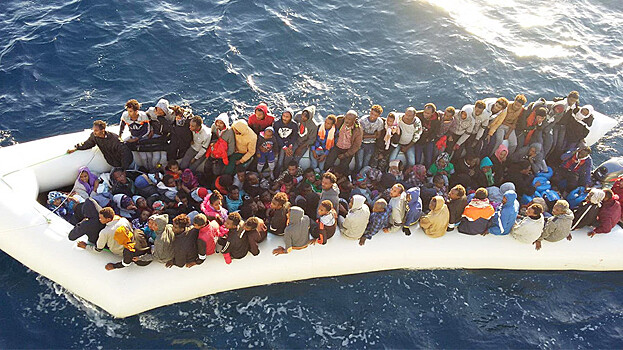 Десятки мигрантов погибли в море при попытке попасть в Европу