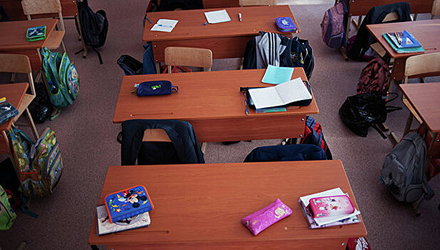 Глава Калмыкии проведет совещание для решения проблемы со школьными партами