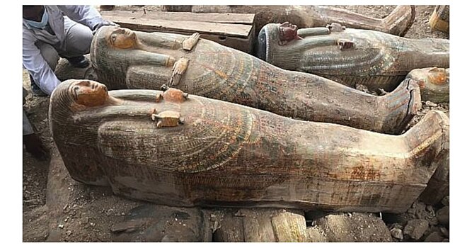 Al Ahram (Египет): министерство по делам древностей Египта обнаружило 30 нетронутых саркофагов