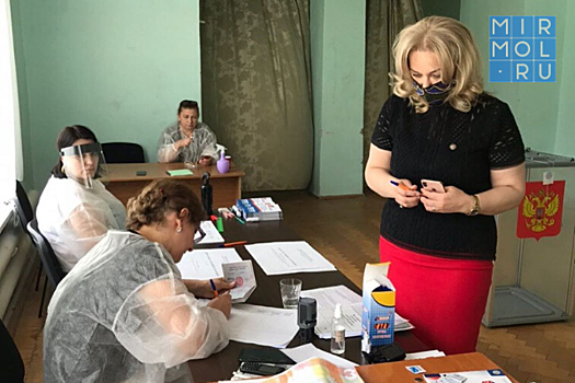 Руководитель Минкультуры Дагестана Зарема Бутаева приняла участие в голосовании по поправкам в Конститую РФ