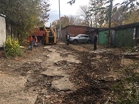Проезд к гаражному кооперативу, на территории которого было обнаружено тело Лизы Киселевой, убирают от мусора и сухостоя