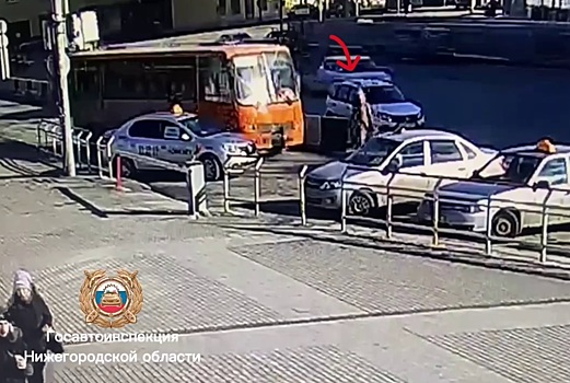 Опубликовано видео наезда маршрутки на нижегородку на Московском вокзале