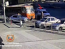 Опубликовано видео наезда маршрутки на нижегородку на Московском вокзале
