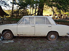 Вот так выглядит Fiat 124, простоявший под завалами разрушенного гаража 40 лет